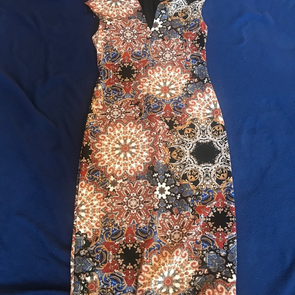 Dress women’s size 8 (2 inches below knee level) - Picture 5 of 5